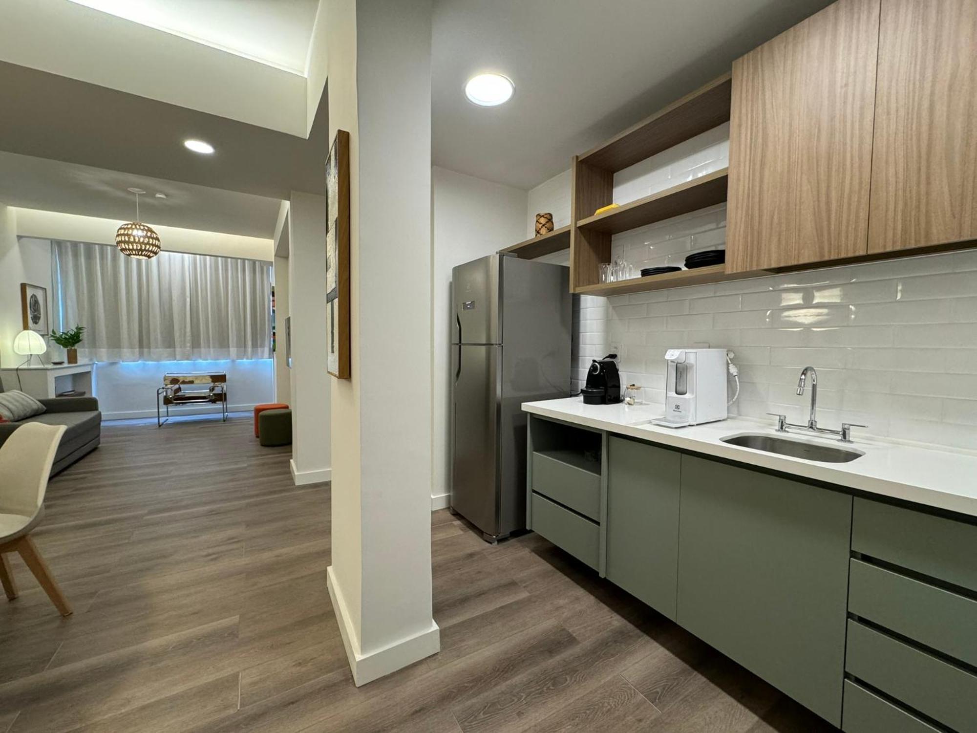 Apartamento Amplo, Espacoso E Confortavel Em Copacabana