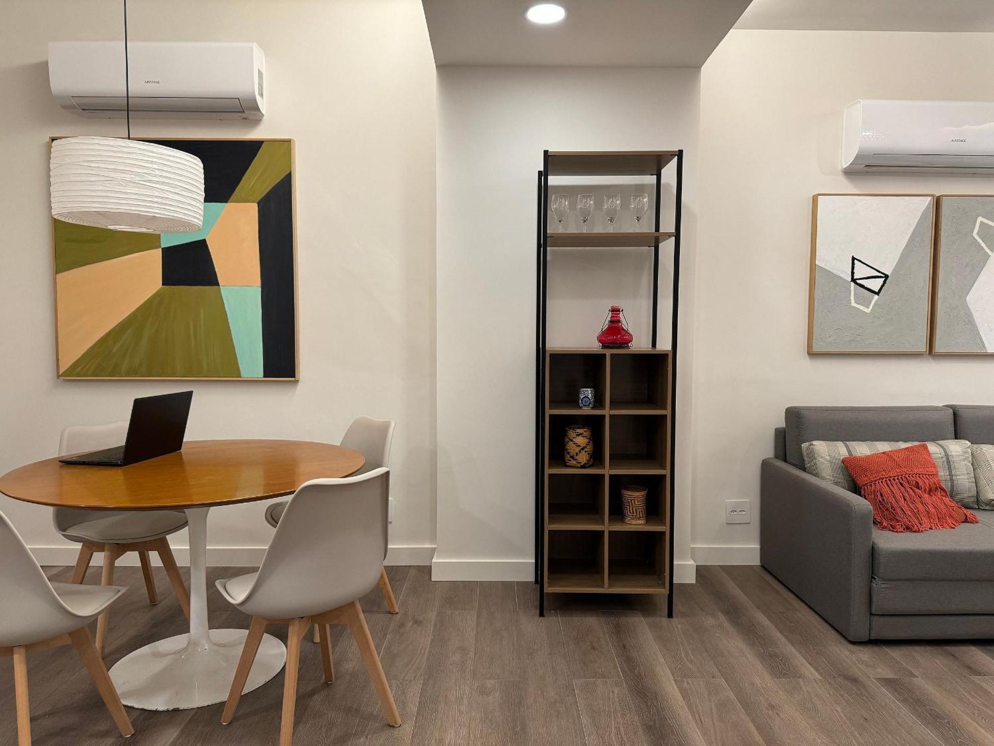 Apartamento Amplo, Espacoso E Confortavel Em Copacabana